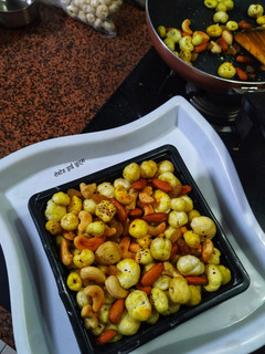 रोस्टेड ड्राई फ्रूट्स (Roasted dry fruits recipe in Hindi) रेसिपी मुख्य फोटो
