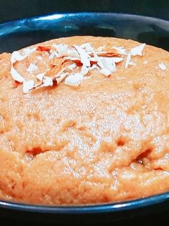 રાજગરા ના લોટનો શીરો (Rajgira Flour Sheera Recipe In Gujarati) રેસીપી મુખ્ય ફોટો