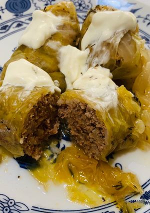 O poză a rețetei Sarmale cu carne de porc și vită în foi de varza murată.
