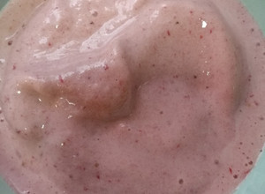 Foto principal de Receta saludable para diabetes: helado de fresa y plátano