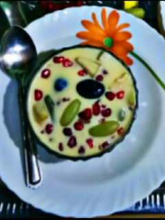फ्रूट कस्टर्ड (Fruit Custard recipe in Hindi) रेसिपी मुख्य फोटो