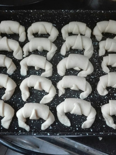 Una foto de Medialunas dulces caseras