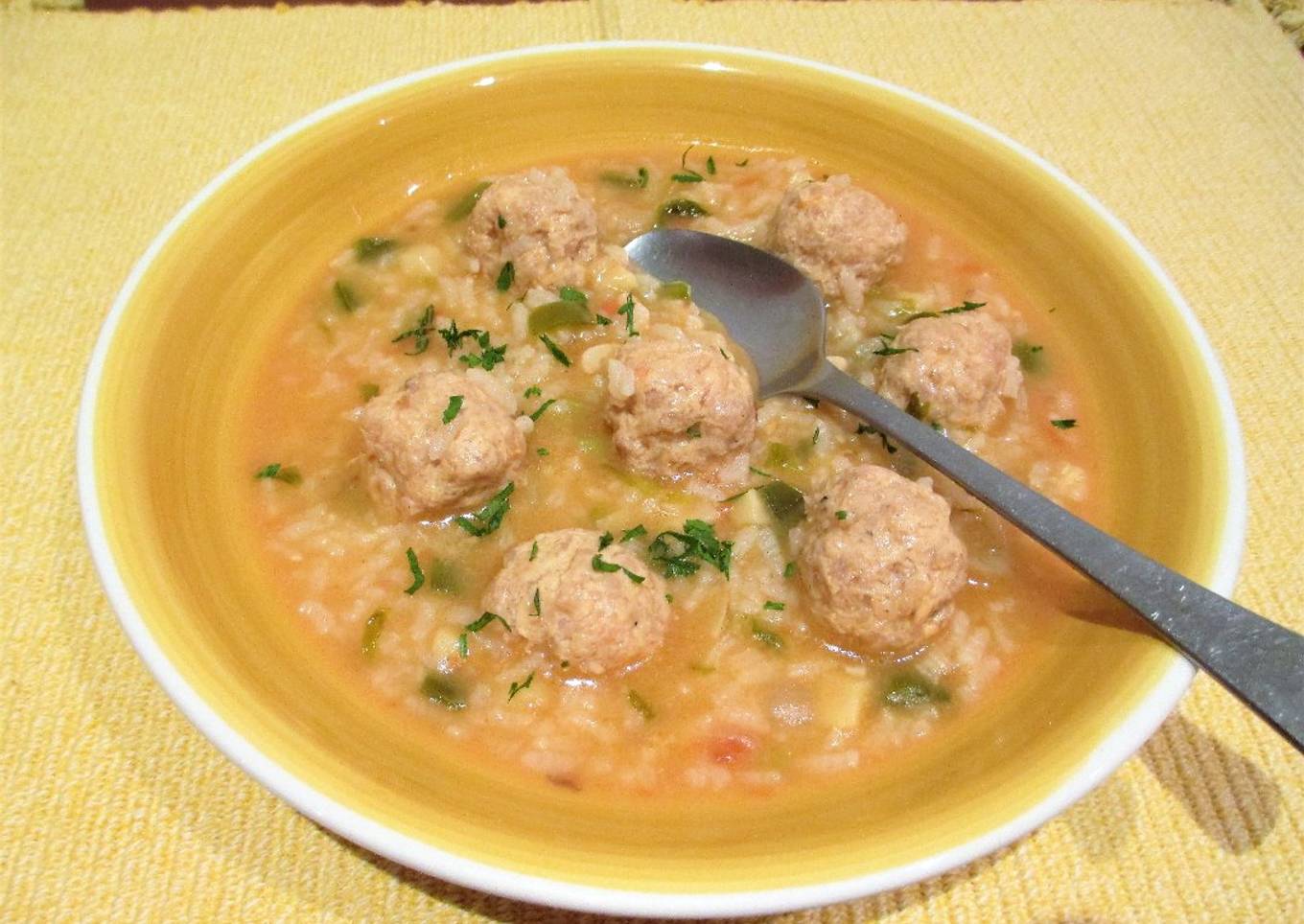 Rice broth with chicken breast balls
