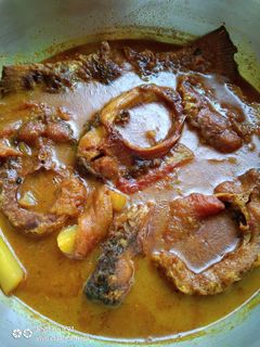 আলু টমেটো দিয়ে রুই মাছের ঝোল (rui maacher jhol recipe in Bengali) রেসিপির প্রধান ছবি
