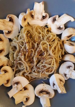 Une photo de Nouilles chinoises à l'avocat