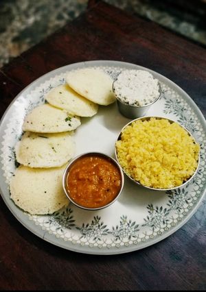 A picture of Rava idly and Corn puttu.