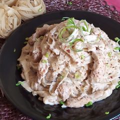 A picture of Fettuccine Alfredo Pasta.