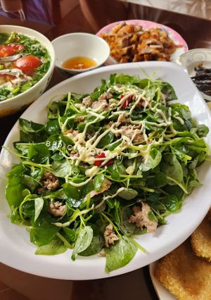 Hình của món Rau càng cua trộn bò.
