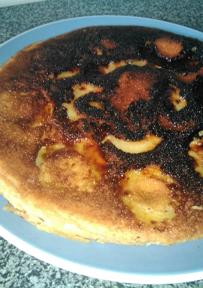 Una foto de Pastel con 1 Huevo 🥚(lo negro no es quemado es lo de el azúcar)