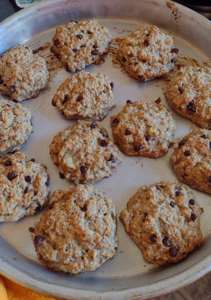 Una foto de Cookies de avena y chips de chocolate veganas