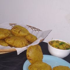 A picture of Besan Puri.