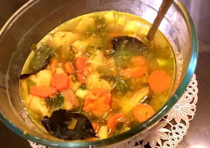 Aromatic fish and vegetables soup