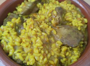 Una foto de Arroz con higadillos de pollo