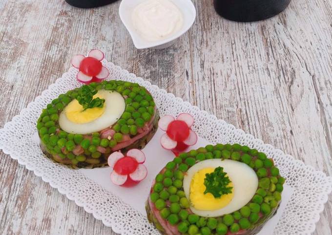 Aspic au bacon/œuf/petits pois/cornichons