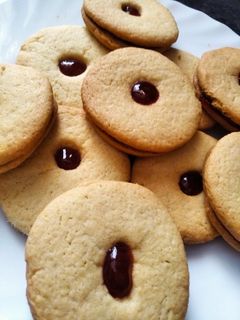 Una foto de Bocaditos de galleta con mermelada