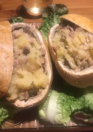 Une photo de Duo de pommes de terre en croûte de sel aux 2 poissons