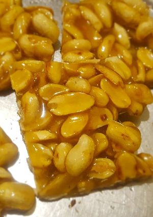 A picture of Peanut chikki.