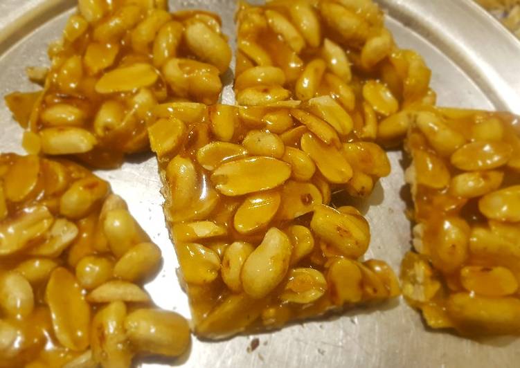 Recipe of Any-night-of-the-week Peanut chikki