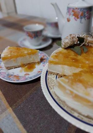 Una foto de Pastel de Queso y Duraznos 🍑🍑😋