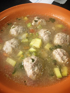 Una foto de Albóndigas en caldo de vegetales