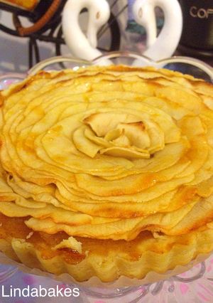 Hình của món Classic French Apple Tart (Bánh tart táo cổ điển kiểu Pháp).