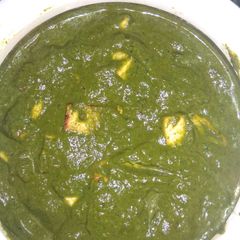 A picture of Palak paneer.