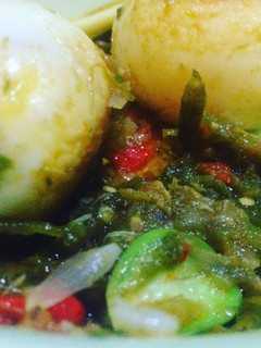 Foto resep Telur balado cabai hijau + petai