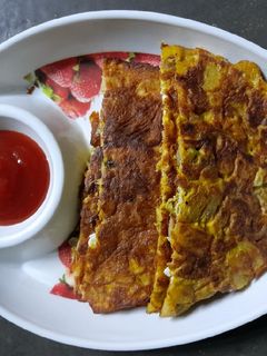 पोटैटो ऑमलेट (potato omelette recipe in Hindi) रेसिपी मुख्य फोटो