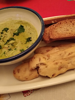 Una foto de Hummus de habas
