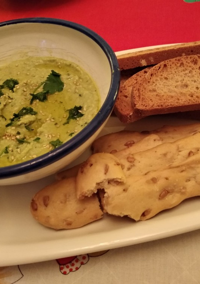 Una foto de Hummus de habas