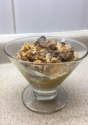 Una foto de Helado de manjar con chips de chocolate