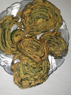 તળેલા ડ્રાય પાત્રા (Fried Dry Patra Recipe In Gujarati) રેસીપી મુખ્ય ફોટો