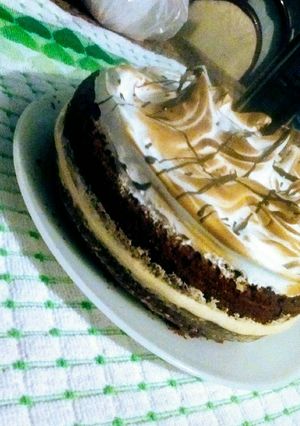 Una foto de Torta con merengue y dulce de leche
