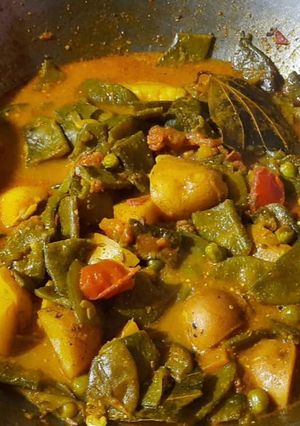सेमफली और आलू की सब्जी (Semfali aur aloo ki sabzi recipe in hindi) रेसिपी मुख्य फोटो