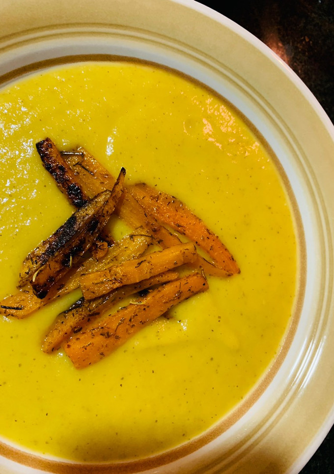Una foto de Crema de verduras con zanahoria especiada a la plancha🥕🥕🥕🥕