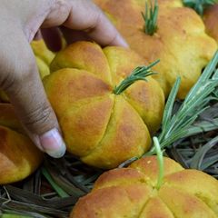 A picture of Wholewheat Pumpkin Dinner Rolls.
