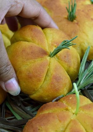 A picture of Wholewheat Pumpkin Dinner Rolls.