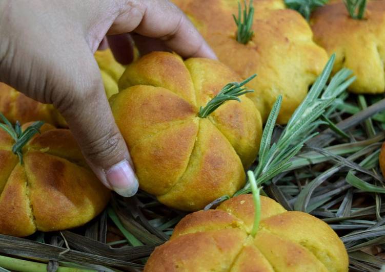 Recipe of Favorite Wholewheat Pumpkin Dinner Rolls