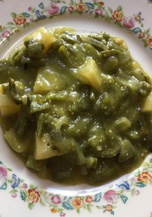 Una foto de Nopales con papas y poblanos