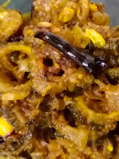 करेले की सब्जी (karele ki sabzi recipe in hindi) रेसिपी मुख्य फोटो