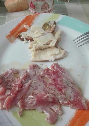 Foto di Carpaccio di tonno e porcini