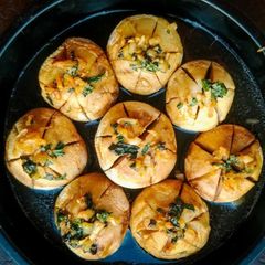 A picture of Garlicky Basil Mushrooms.