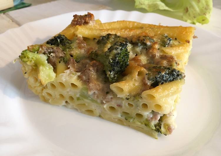 Recipe of Super Quick Homemade Pasta al forno con salsiccia e broccoli 🥦