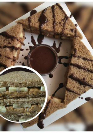 A picture of Banana peanut butter sandwich.