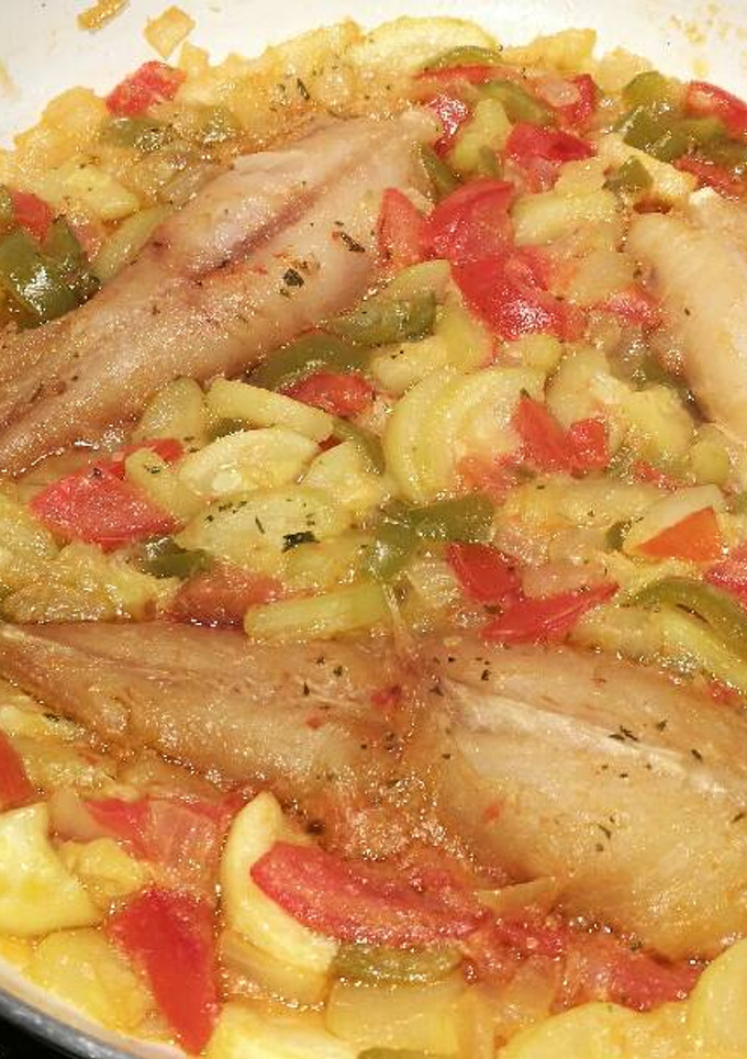 Una foto de Colas de rape con verduras
