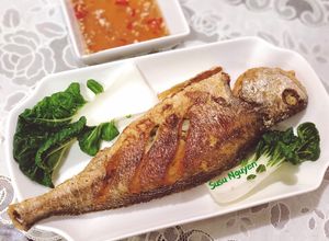 Hình của món Cá chiên dằm nước mắm.