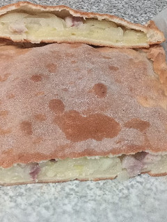 Una foto de Empanadón de patata, cebolla y panceta ibérica sin gluten
