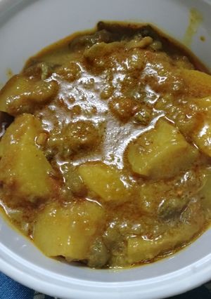 बैंगन आलू की सब्जी(baigun aloo ki sabzi recipe in hindi) रेसिपी मुख्य फोटो