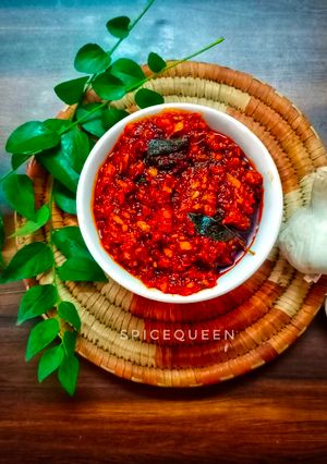 A picture of Garlic Chutney.