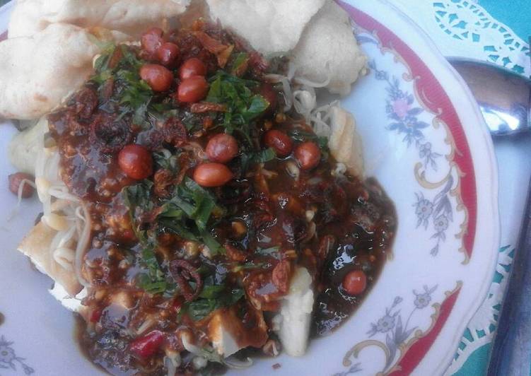 Tahu lontong